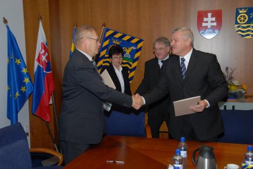 Podpis memoranda október 2007, p.&nbsp;Ryška a&nbsp;Ing. Mikuš, predseda TTSK